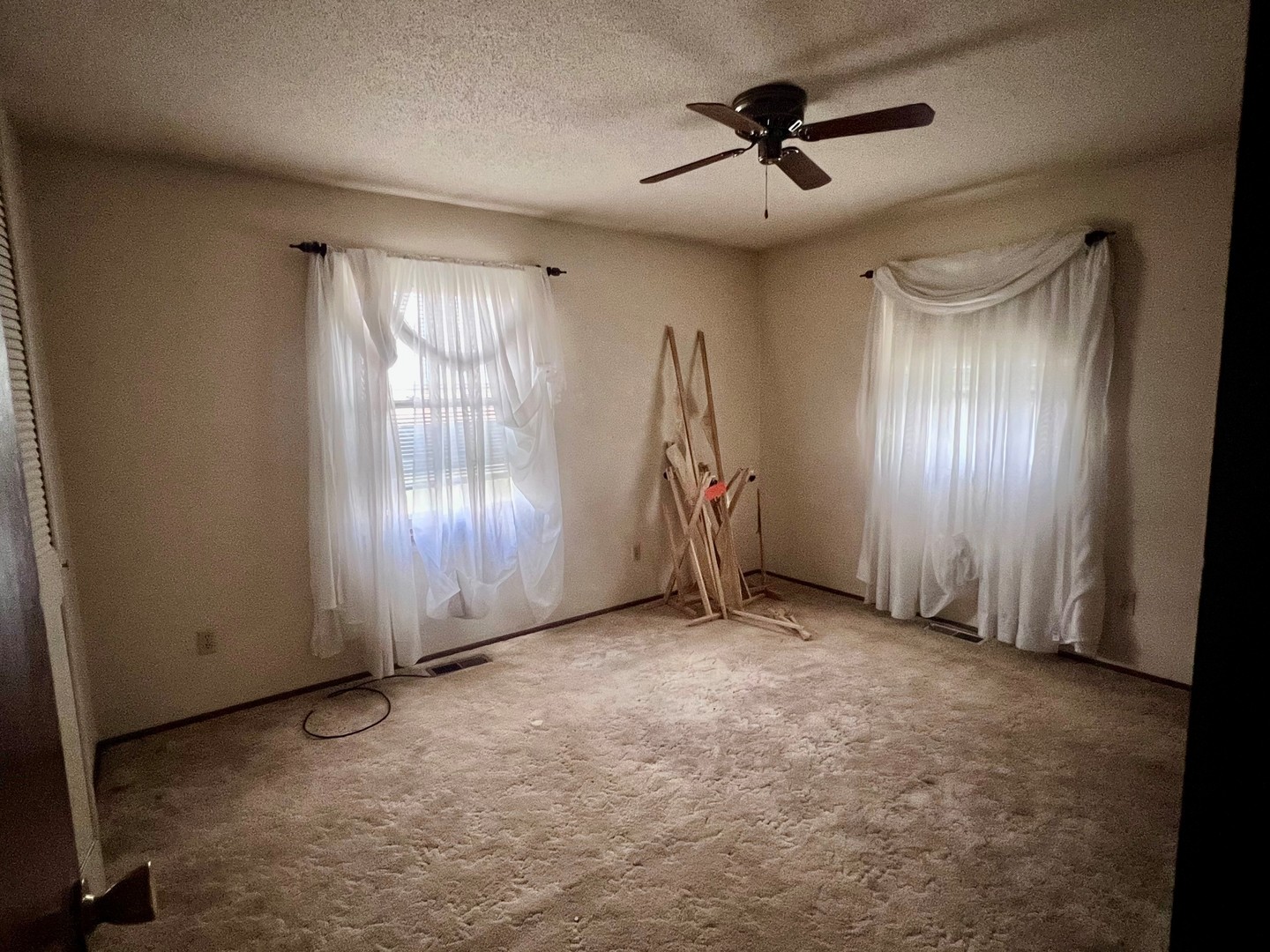 26899 Knief Road Rock Falls, IL 61071 - Photo 7 of 14 an empty room with windows and fan