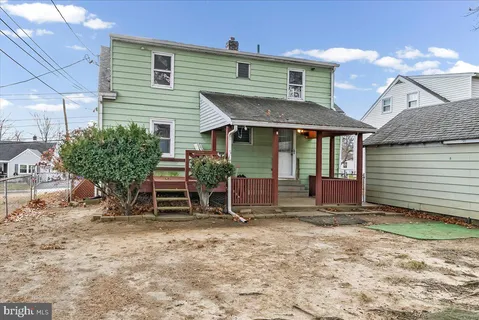 a house view with a backyard space