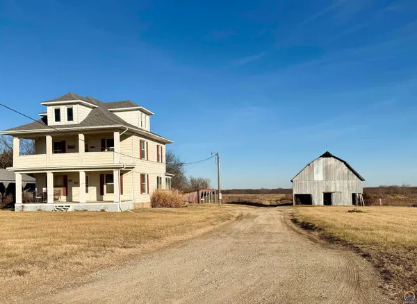 $250,000 | 2742 Rd G, Americus, KS 66835
