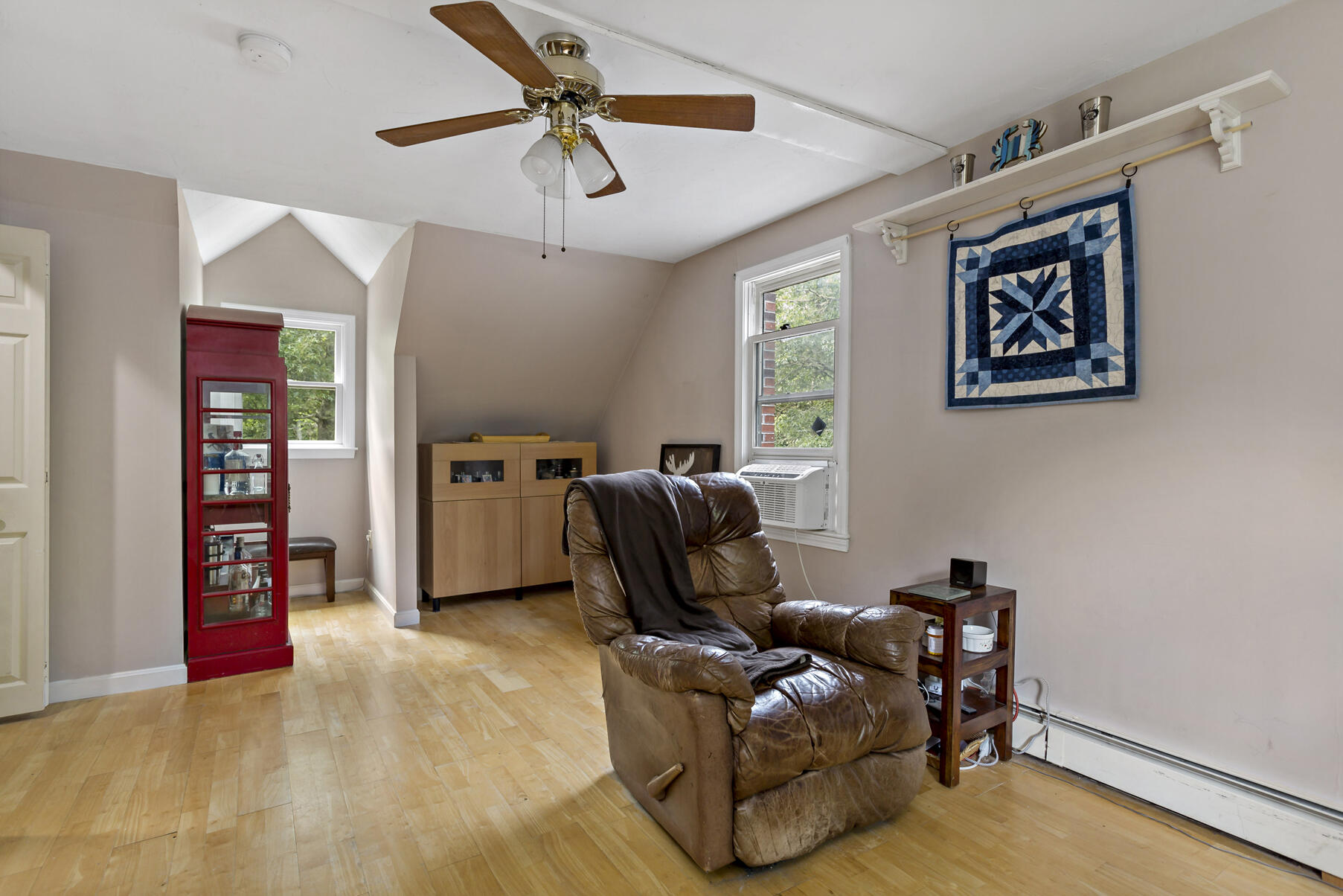 58 Saddleback Road Mashpee, MA 02649 - Photo 18 of 40 a living room with furniture