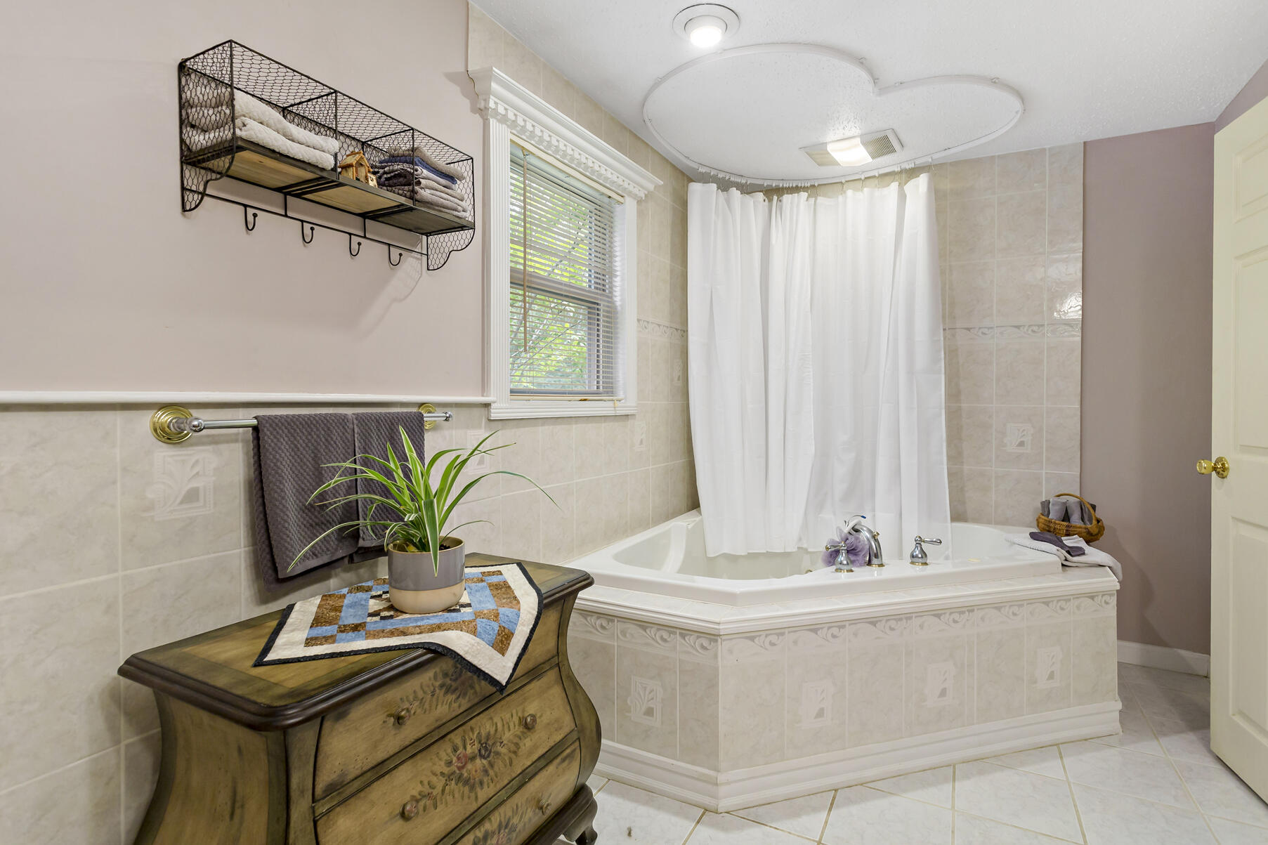58 Saddleback Road Mashpee, MA 02649 - Photo 20 of 40 a bathroom with a tub a potted plant and a sink