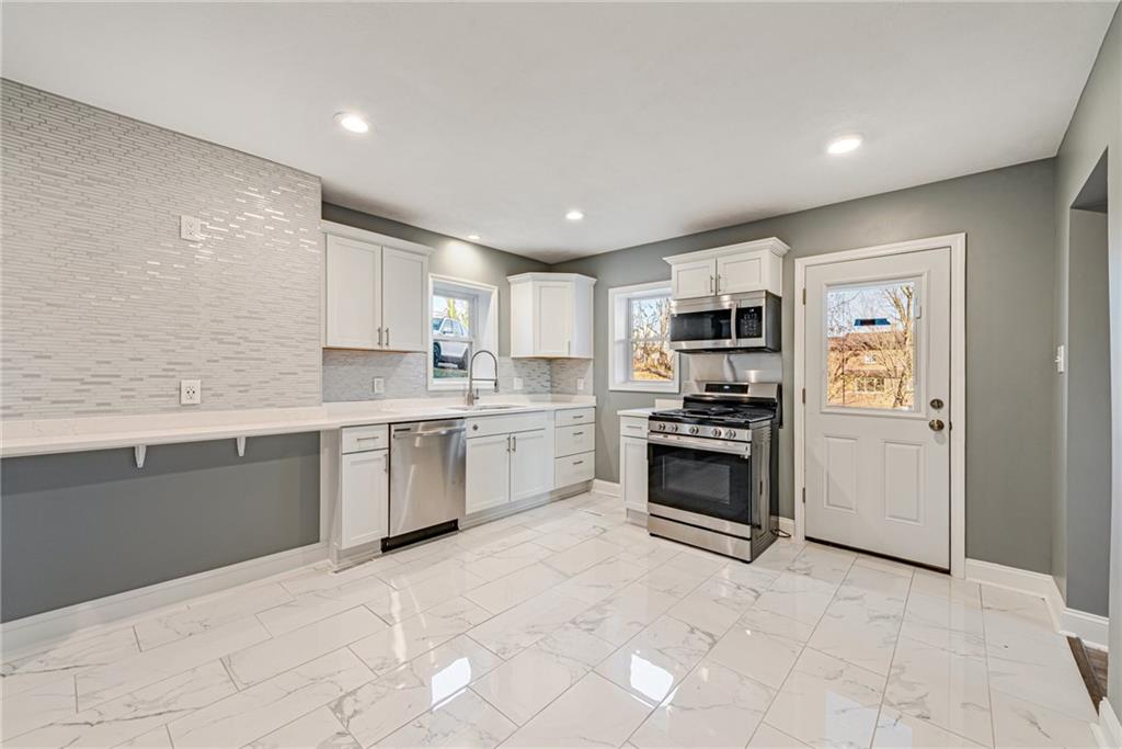 108 Oak Spring Road Canonsburg, PA 15317 - Photo 6 of 33 Gallery Image 6