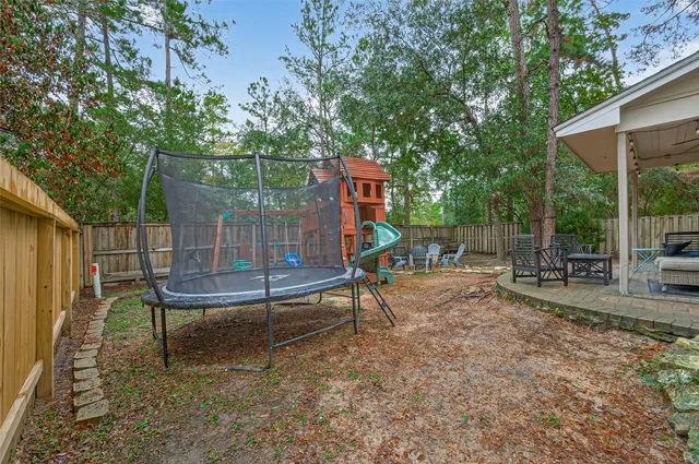 a small hurt is sitting in the middle of a backyard