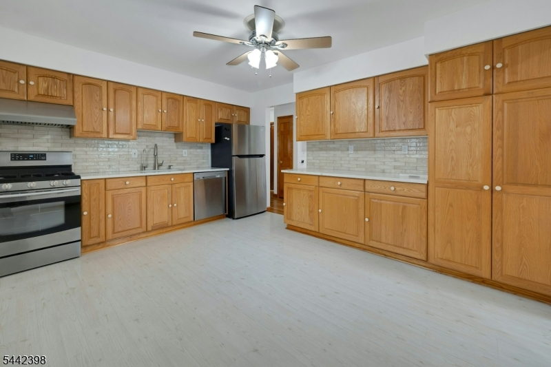 61 Fairmount Road Parsippany, NJ 07054 - Photo 4 of 21