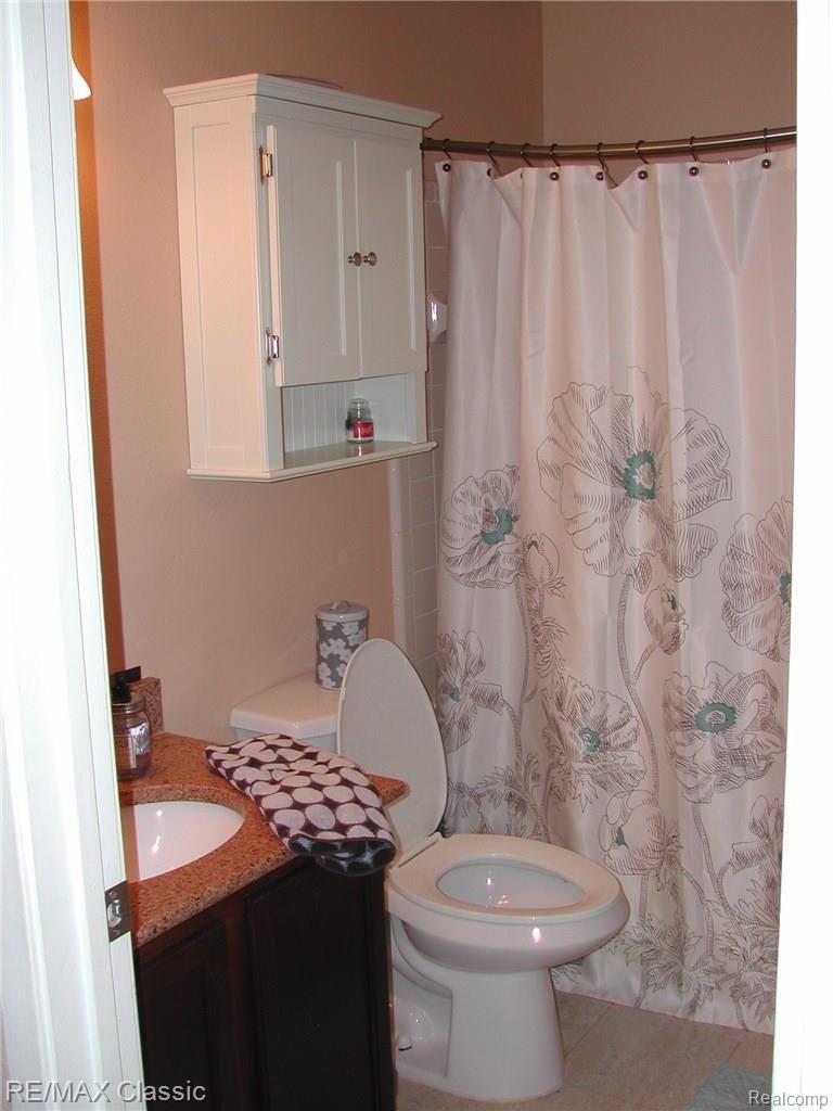 21744 Ruth Street Farmington, MI 48336 - Photo 7 of 17 DSCN4294.JPG