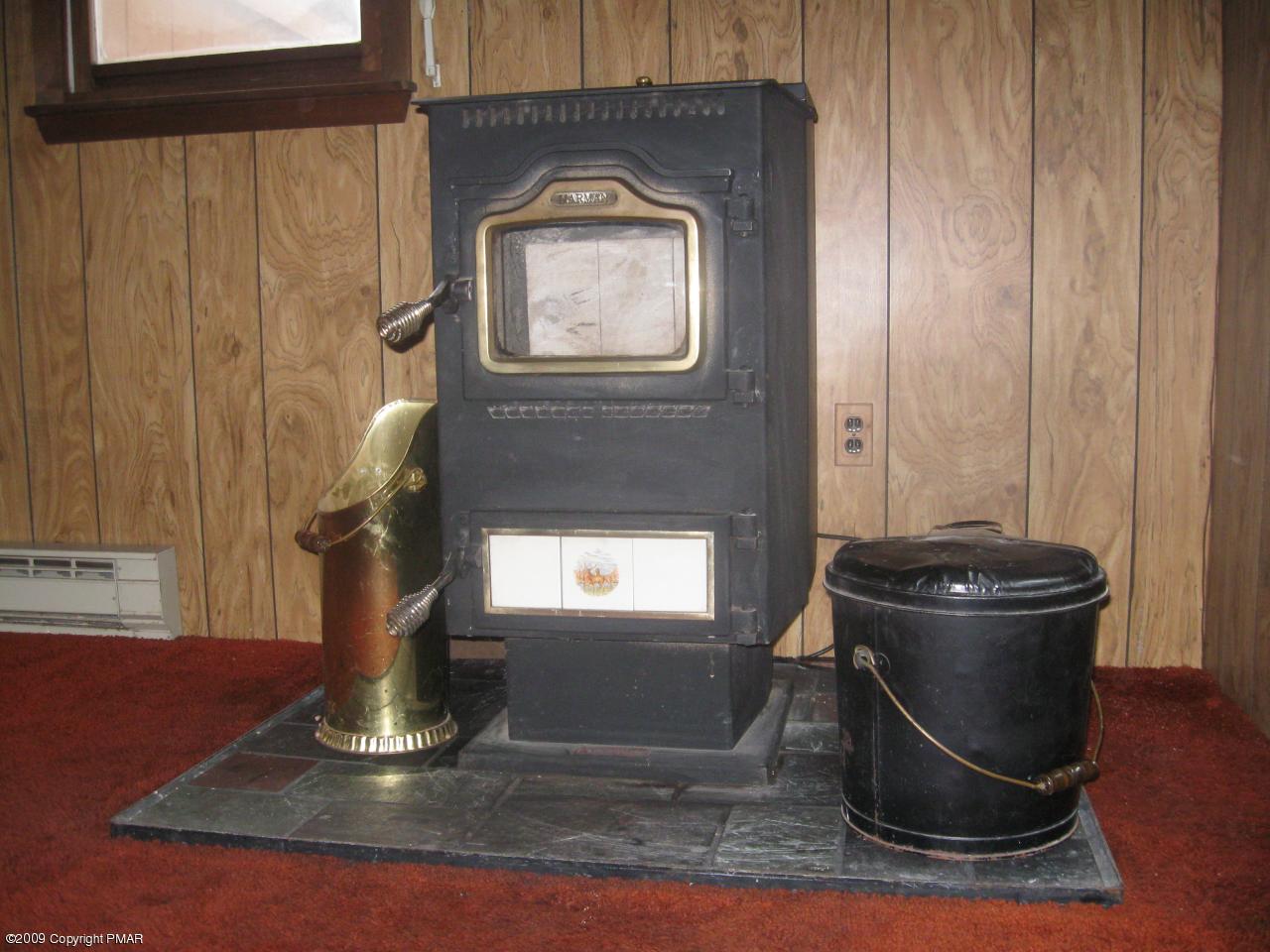 1000 Stuart Place Bushkill, PA 18324 - Photo 3 of 20 Pellet Stove is included!