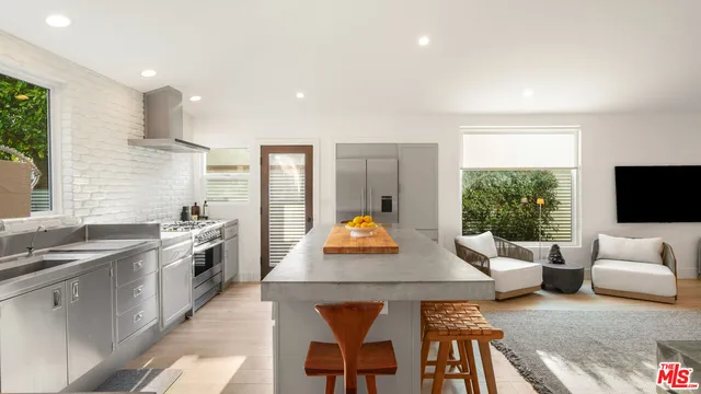 $2,495,000 | 720 Angelus Place, Venice, CA 90291