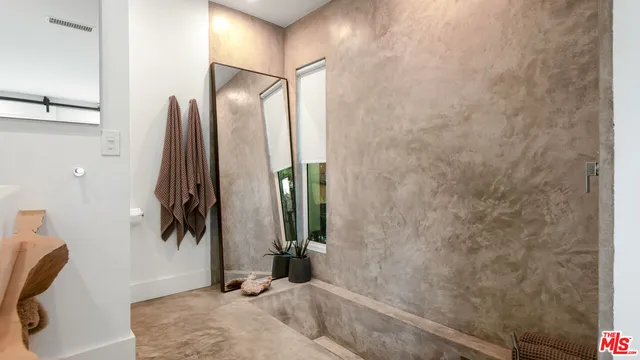 $2,495,000 | 720 Angelus Place, Venice, CA 90291