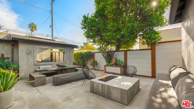 $2,495,000 | 720 Angelus Place, Venice, CA 90291