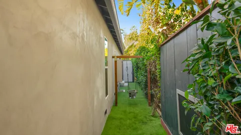 $2,495,000 | 720 Angelus Place, Venice, CA 90291