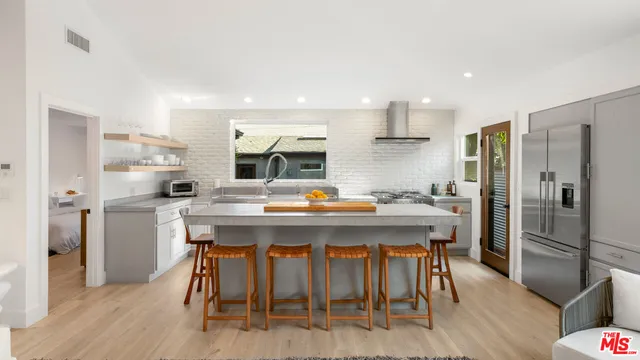 $2,495,000 | 720 Angelus Place, Venice, CA 90291