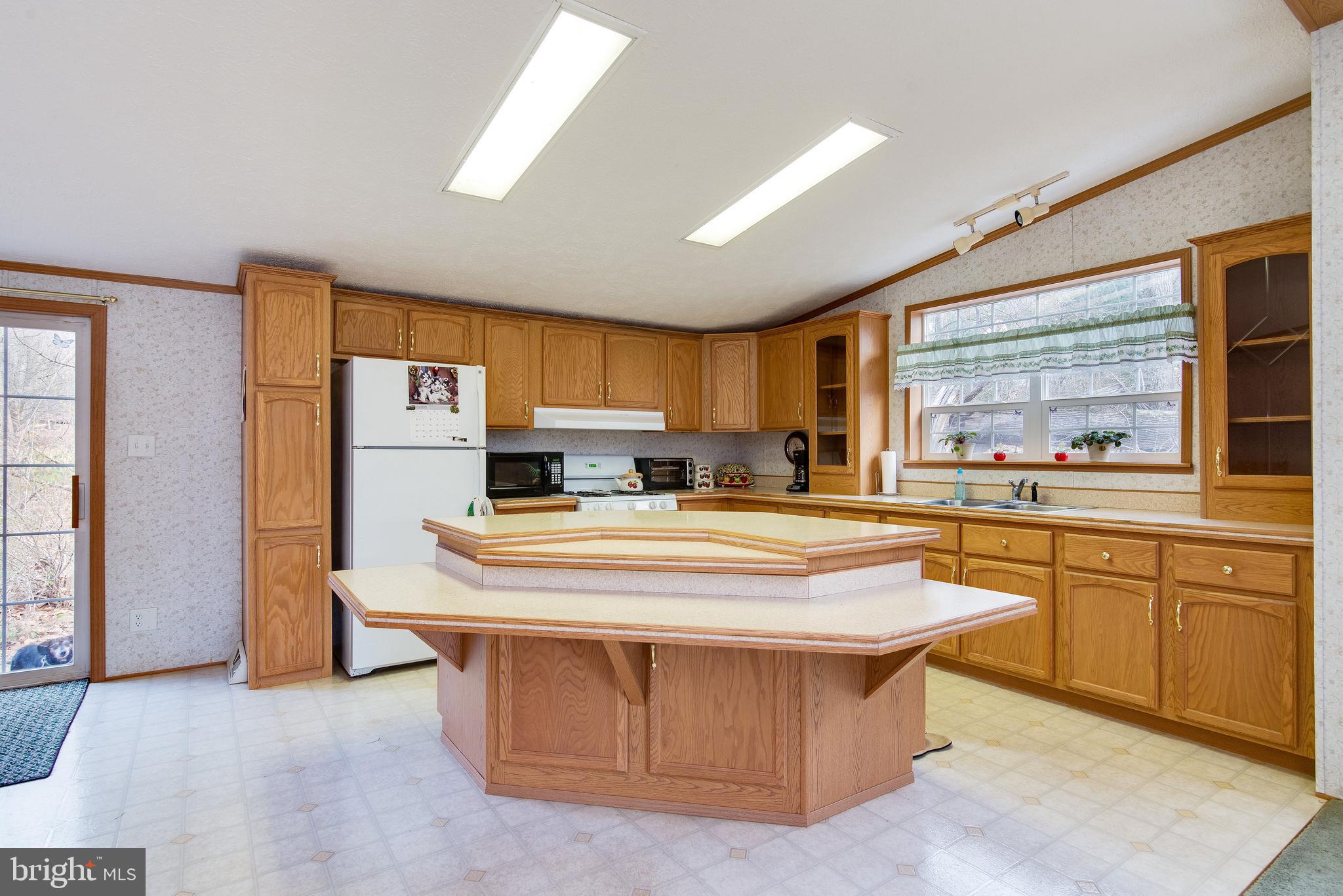 421 Weaver Road Morgantown, PA 19543 - Photo 12 of 28 Gallery Image 12