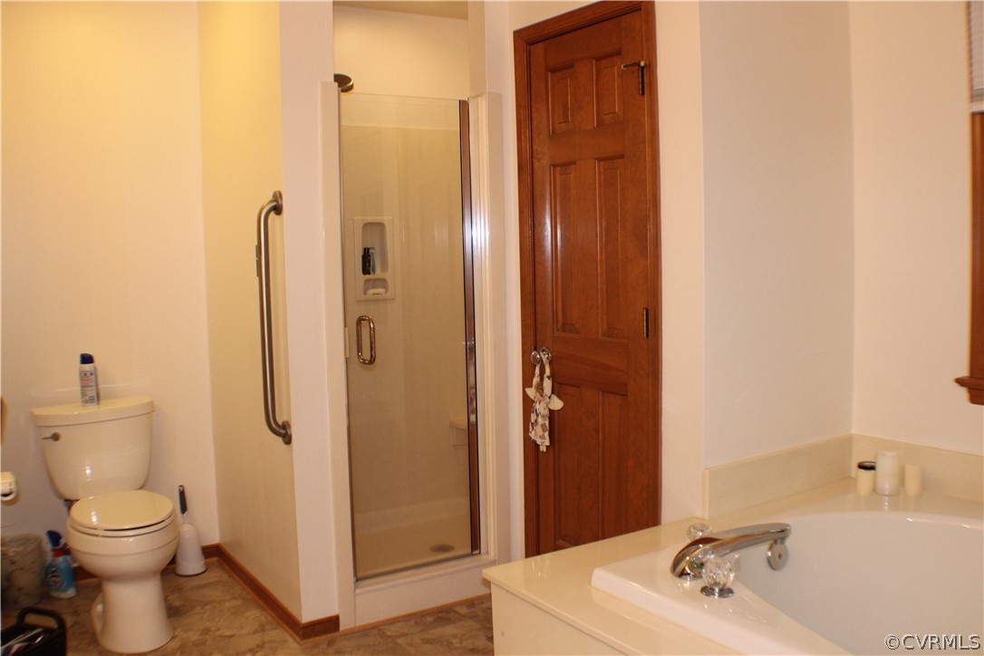 8901 Woodpecker Road Chesterfield, VA 23838 - Photo 19 of 46 First floor primary bath with a jetted tub, separa