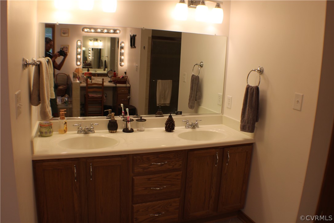 8901 Woodpecker Road Chesterfield, VA 23838 - Photo 27 of 46 Second floor primary bath with jetted tub, separat