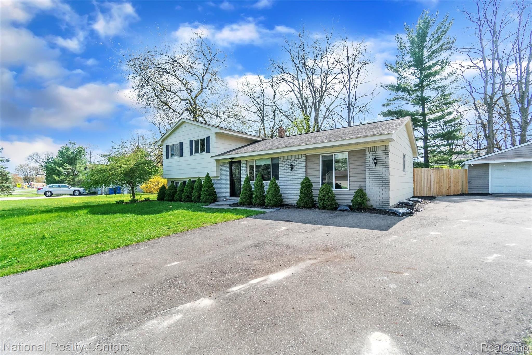 5417 Farm Road Waterford, MI 48327 - Photo 4 of 41 41-5417-Farm-Rd-Lang-Estates-Real-Estate-Experts-41 (5).jpg