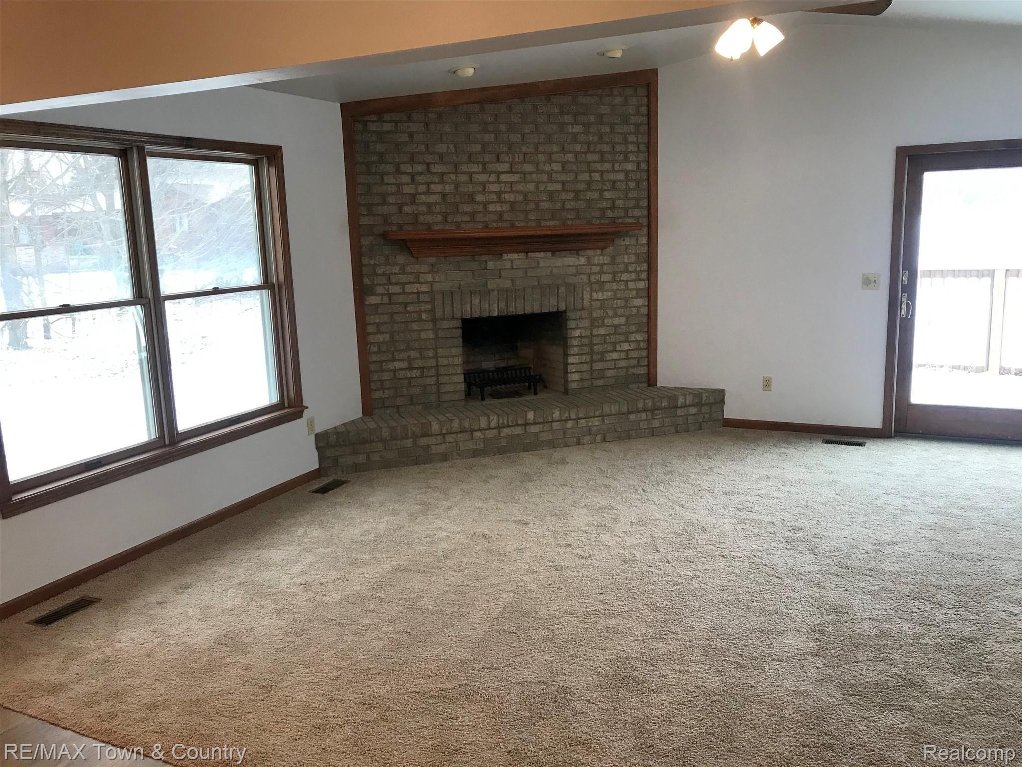 4271 East Carpenter Road Flint, MI 48506 - Photo 5 of 44 IMG-3036.jpg