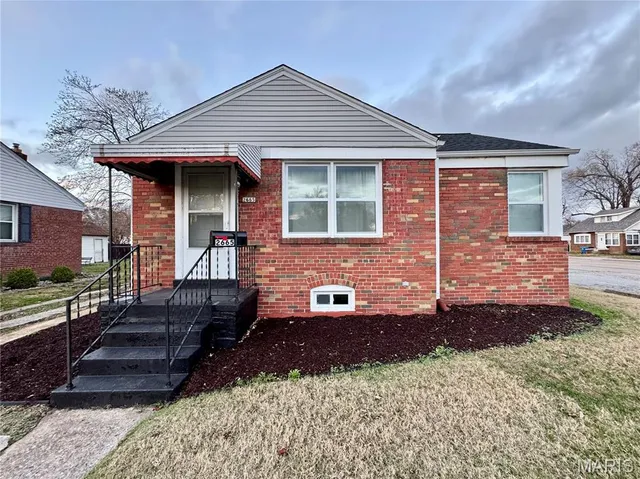 $1,200 | 2665 East 27th Street, Granite City, IL 62040