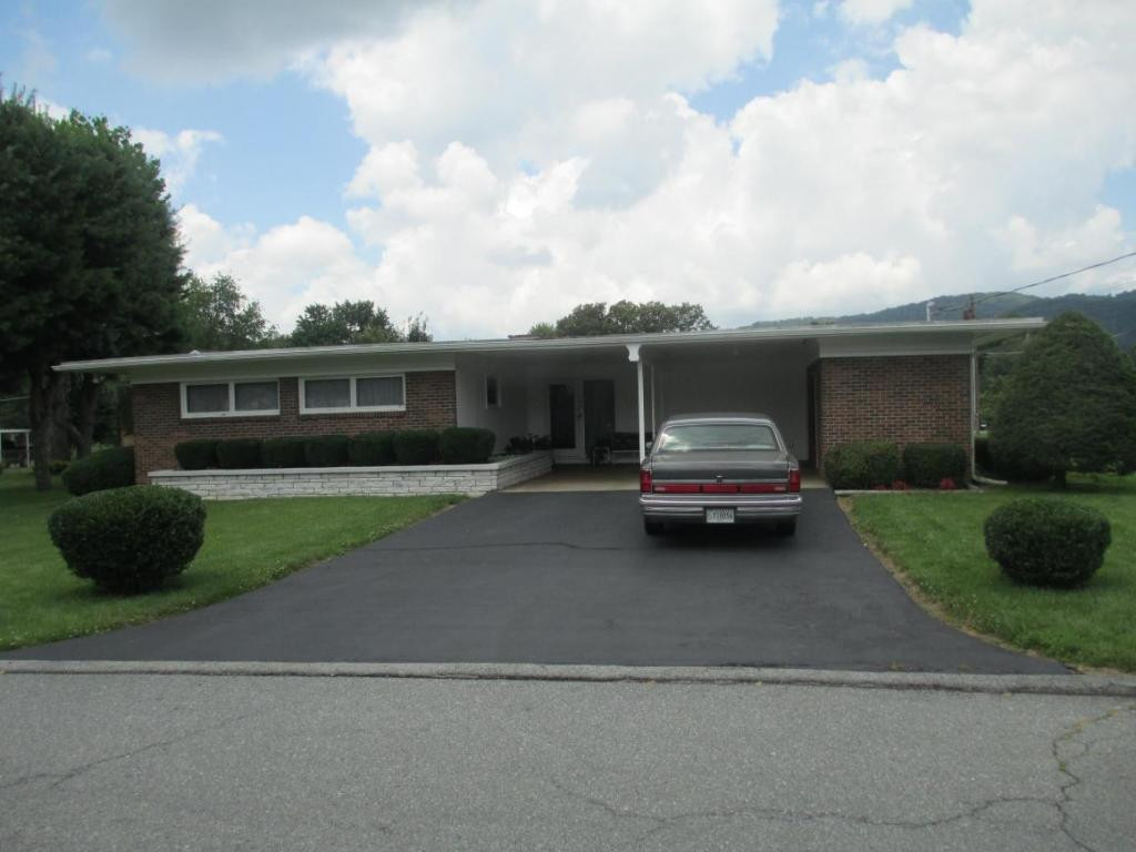 305 Liberty Avenue Erwin, TN 37650 - Photo 1 of 18 Photo 1