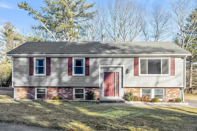 $785,000 | 15 Hickory Hill Road, Wakefield, MA 01880