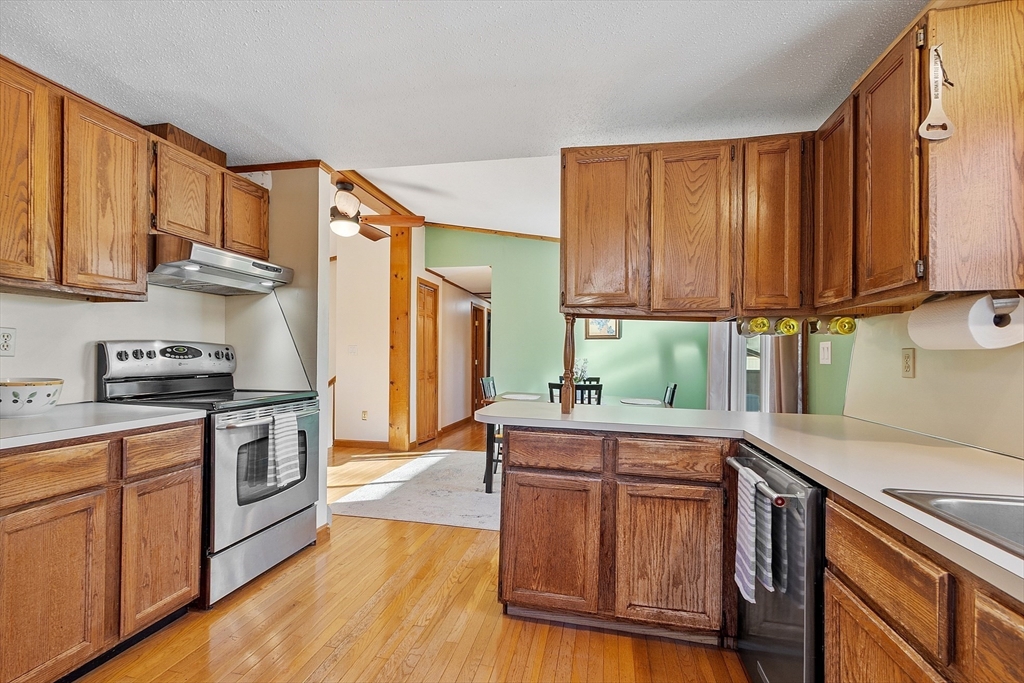 15 Hickory Hill Road Wakefield, MA 01880 - Photo 11 of 42