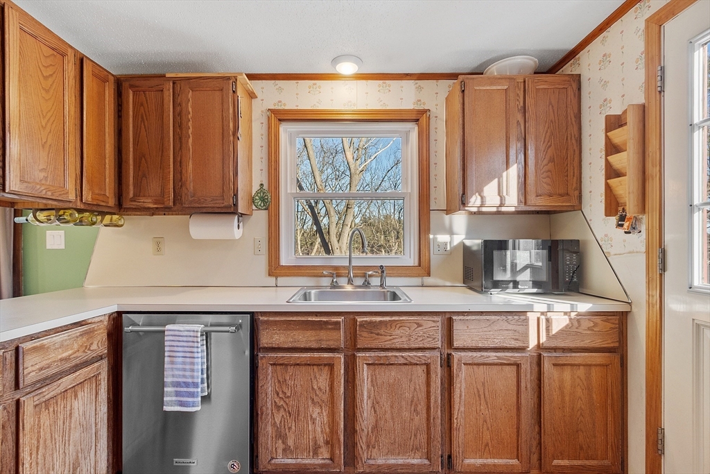 15 Hickory Hill Road Wakefield, MA 01880 - Photo 10 of 42