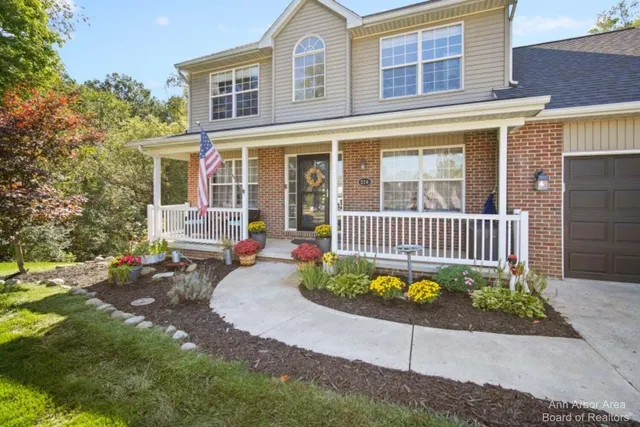 $389,500 | 214 Glenwood Circle, Manchester, MI 48158