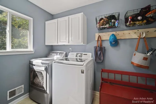 $389,500 | 214 Glenwood Circle, Manchester, MI 48158