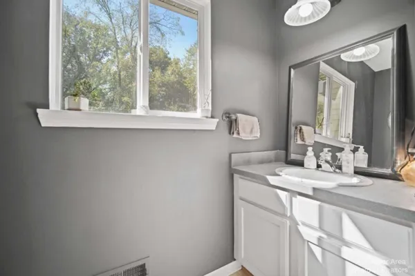 $389,500 | 214 Glenwood Circle, Manchester, MI 48158