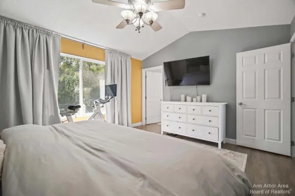 $389,500 | 214 Glenwood Circle, Manchester, MI 48158