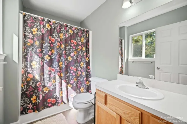 $389,500 | 214 Glenwood Circle, Manchester, MI 48158