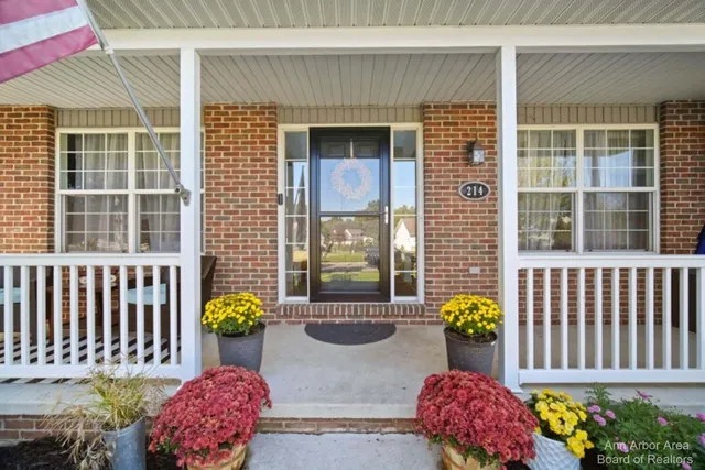 $389,500 | 214 Glenwood Circle, Manchester, MI 48158