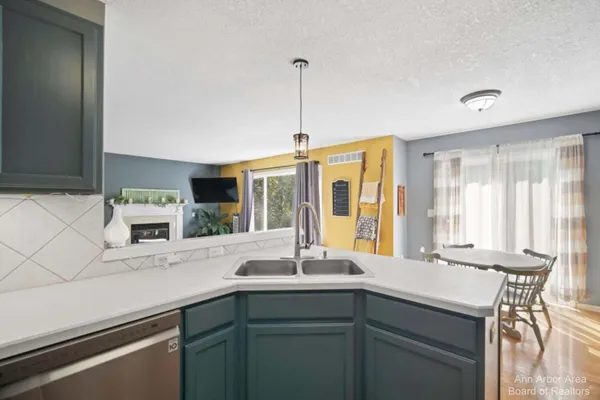 $389,500 | 214 Glenwood Circle, Manchester, MI 48158