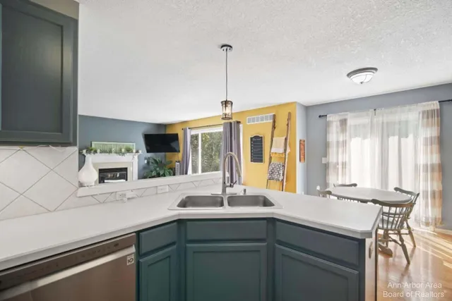 $389,500 | 214 Glenwood Circle, Manchester, MI 48158