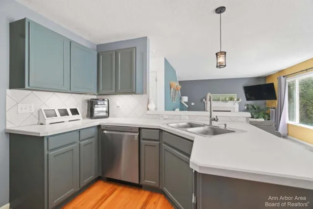 $389,500 | 214 Glenwood Circle, Manchester, MI 48158