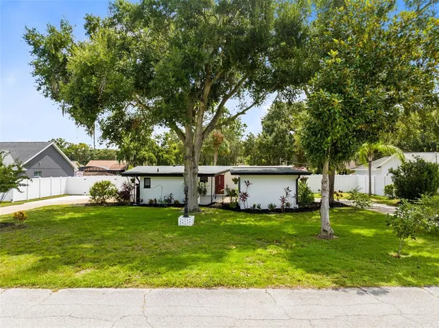 $2,250 | 35614 Cedar Lane, Leesburg, FL 34788