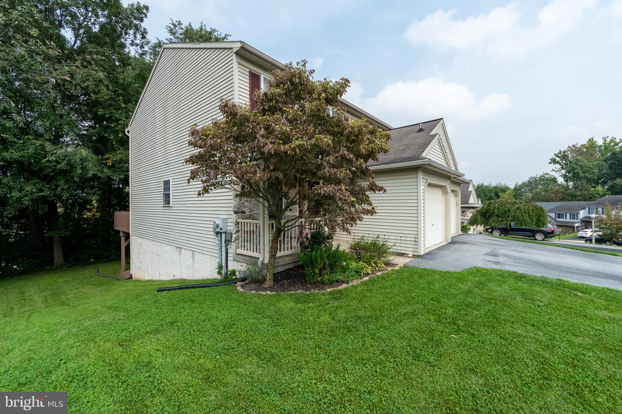 30 Heron Road Lititz, PA 17543 - Photo 6 of 30 Large side yard