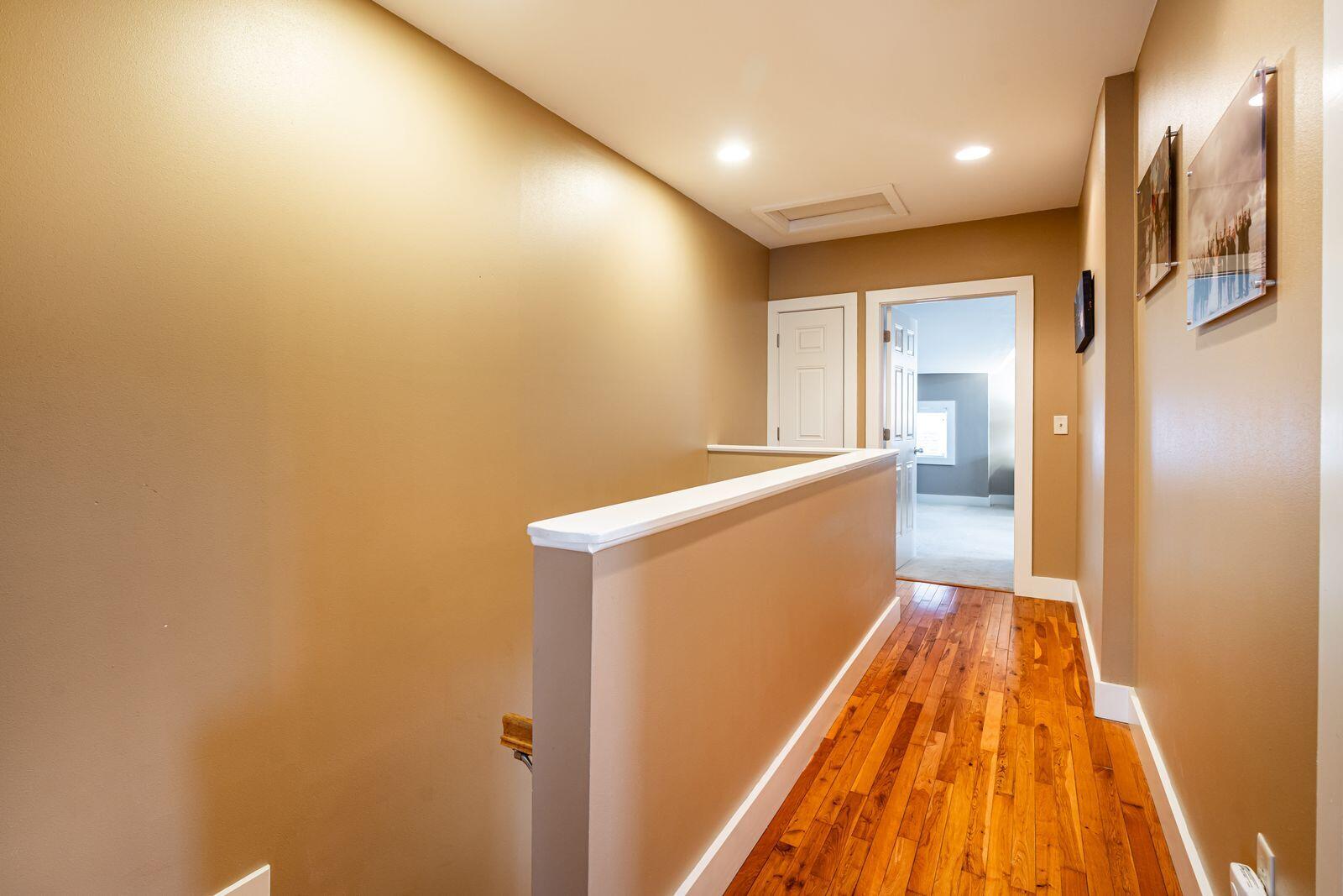 1847 Vel R. Phillips Avenue, Unit B Milwaukee, WI 53212 - Photo 17 of 34 Upper Level Hallway