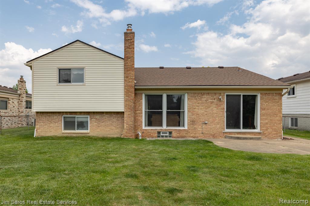 47425 Barbara Road Macomb, MI 48044 - Photo 3 of 22