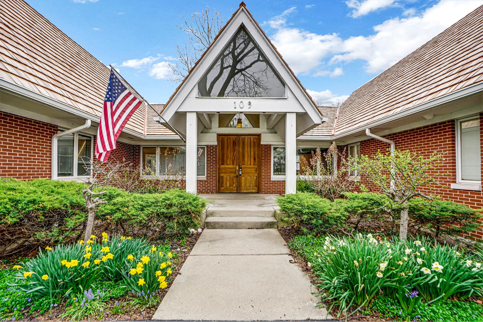 109 Sunset Ridge Road Northfield, IL 60093 - Photo 1 of 30 front view of the house