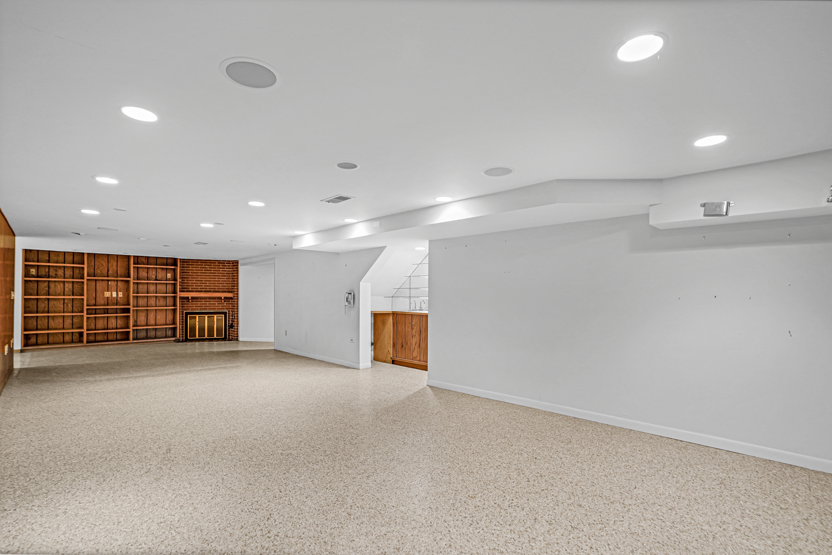 109 Sunset Ridge Road Northfield, IL 60093 - Photo 16 of 30 an empty room with wooden floor and natural light