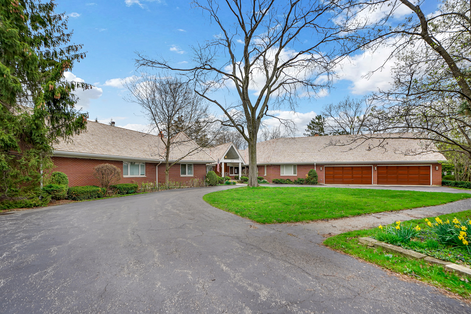 109 Sunset Ridge Road Northfield, IL 60093 - Photo 2 of 30 a view of a big yard next to a house