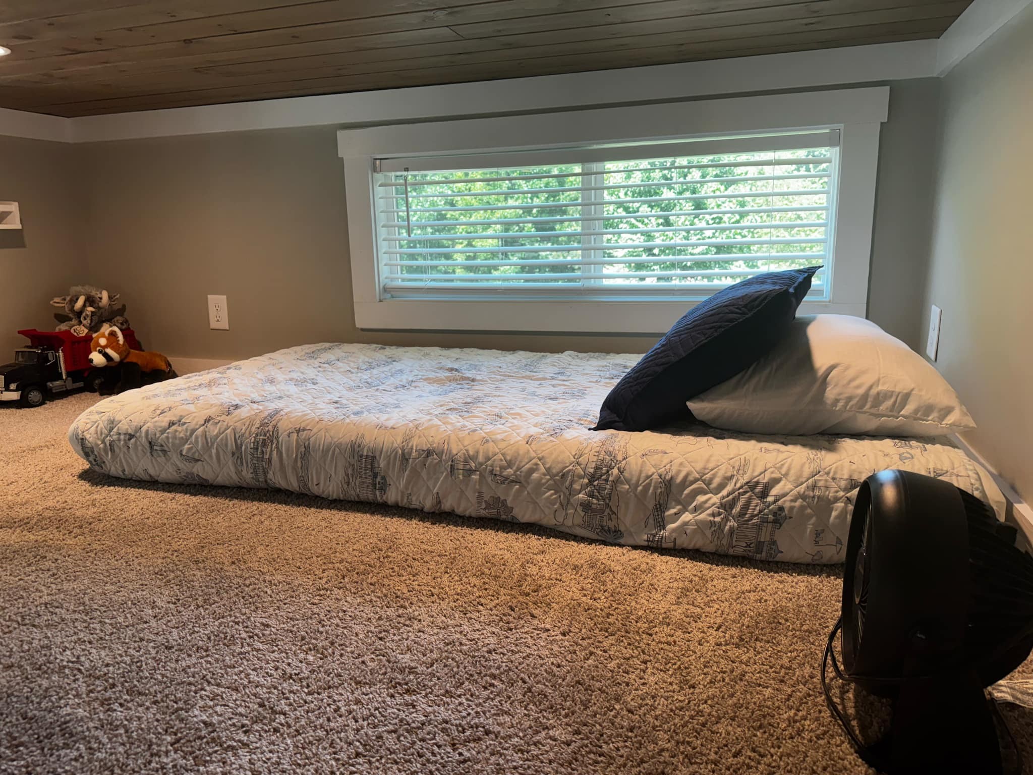 1530 Prince Road Big Sandy, TN 38221 - Photo 15 of 31 a bedroom with a bed and window