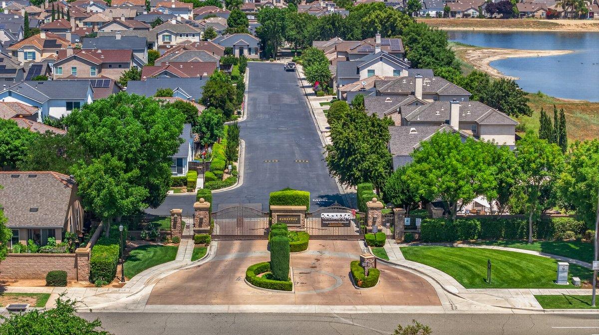 714 West Riviera Lane Clovis, CA 93619 - Photo 8 of 35