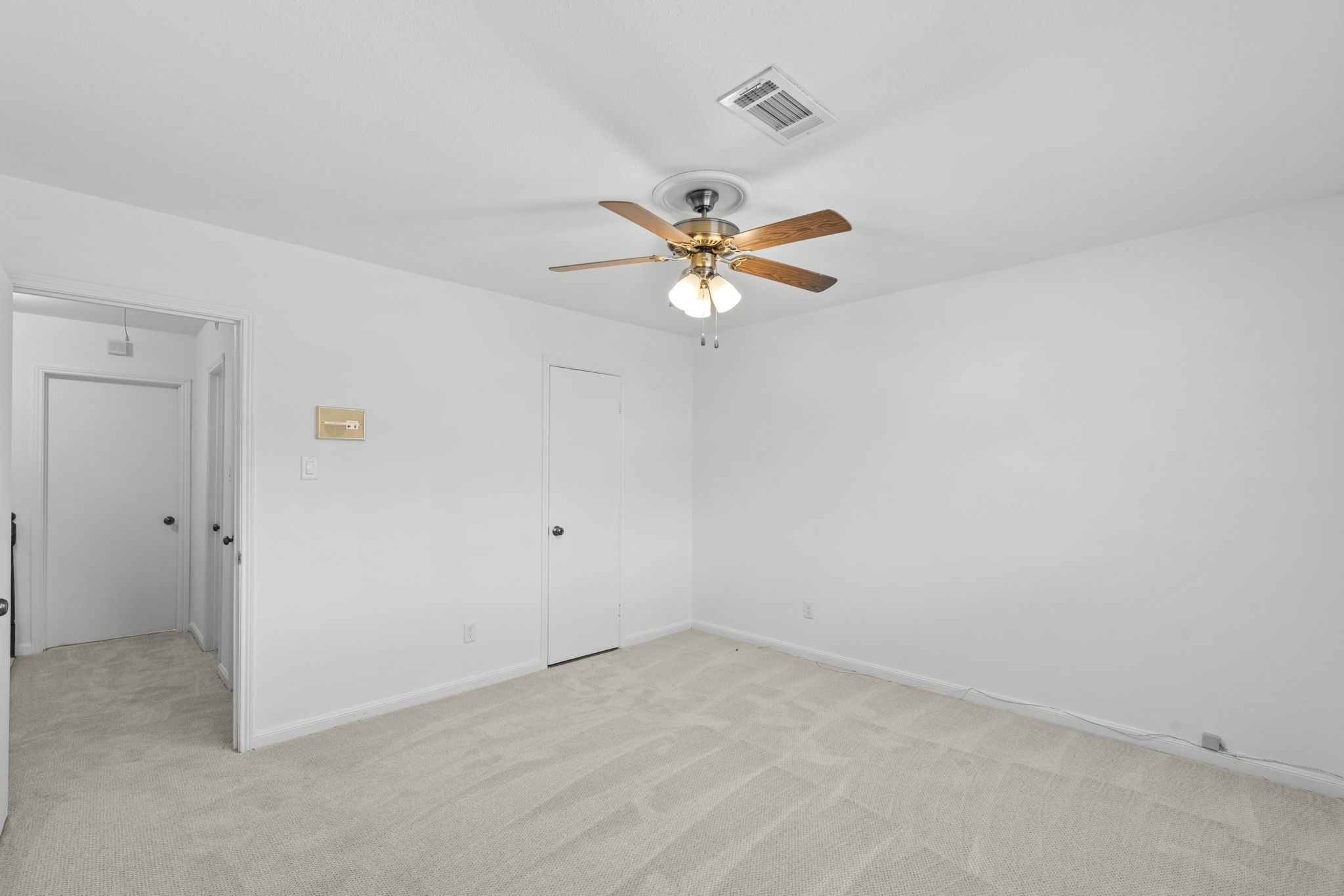 9668 Westview Drive, Unit 2 Houston, TX 77055 - Photo 19 of 34 an empty room