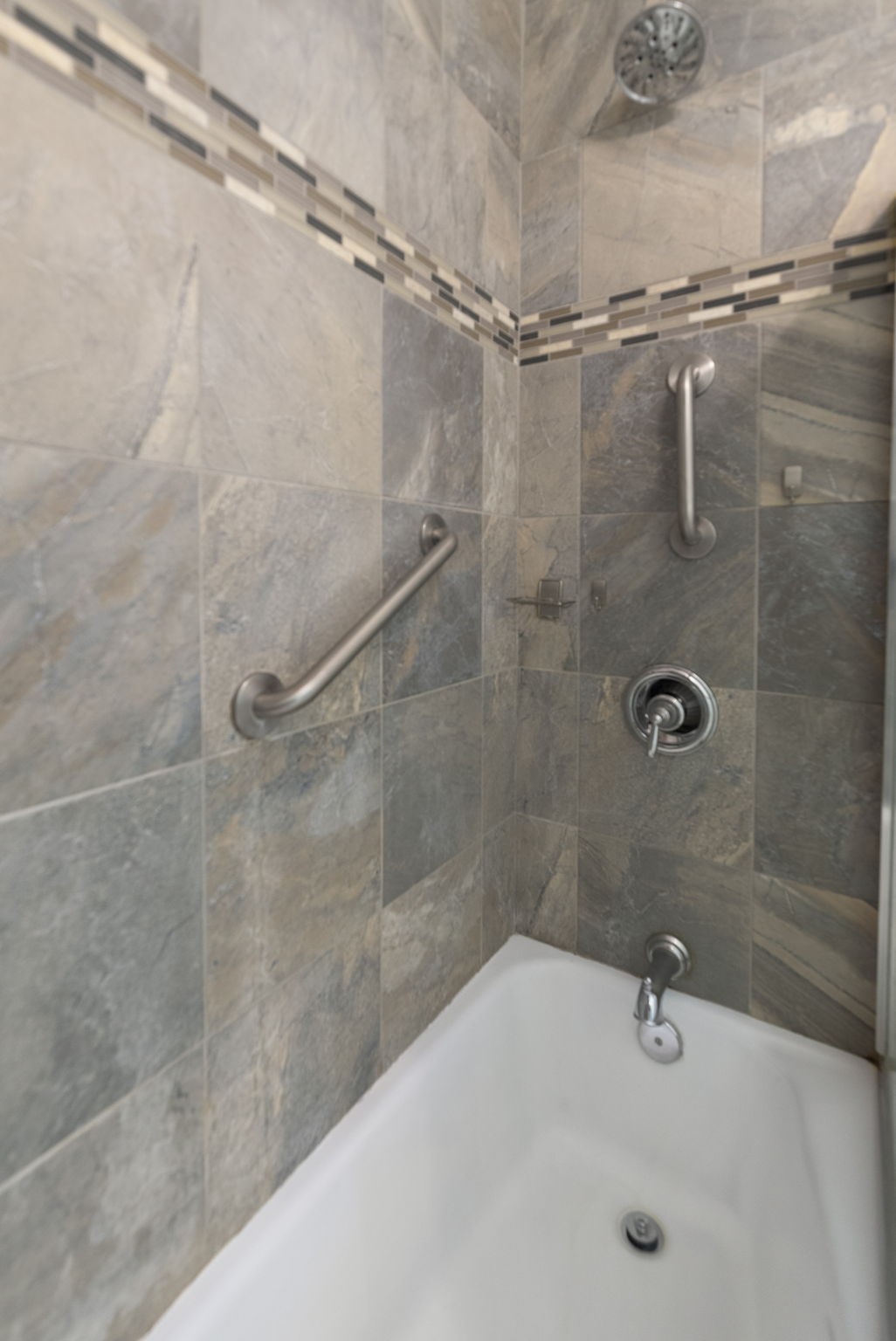 9668 Westview Drive, Unit 2 Houston, TX 77055 - Photo 23 of 34 a bathroom with a shower and a bathtub