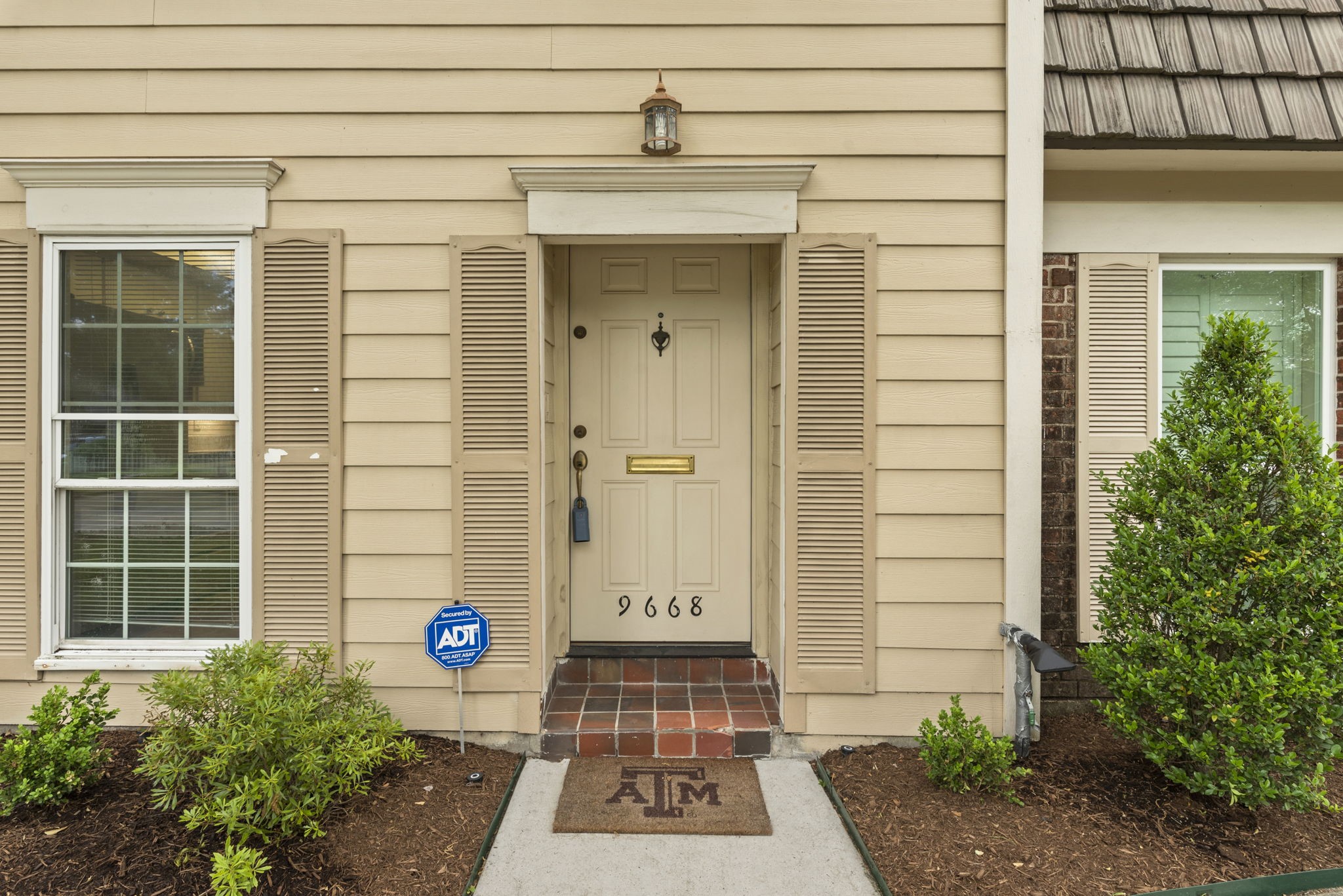 9668 Westview Drive, Unit 2 Houston, TX 77055 - Photo 7 of 34 a view of a entryway door front of house