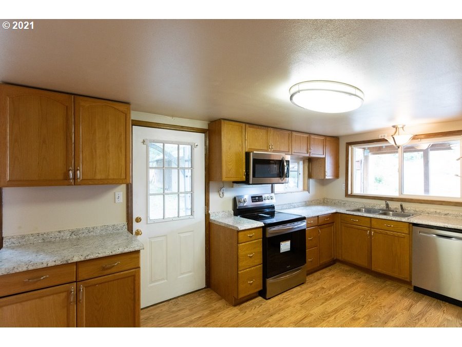 3645 Straight Hill Road Hood River, OR 97031 - Photo 11 of 31 Gallery Image 11