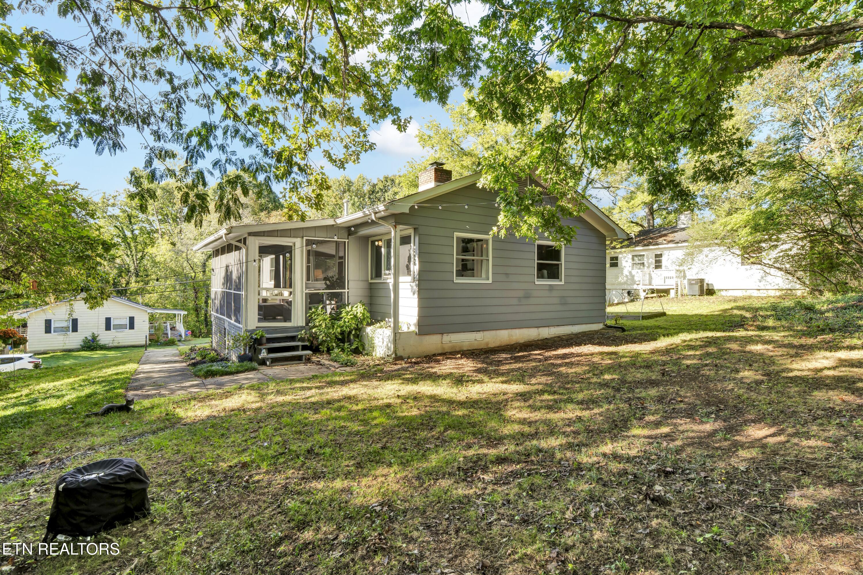 604 Florida Avenue Oak Ridge, TN 37830 - Photo 1 of 19 Exterior Back