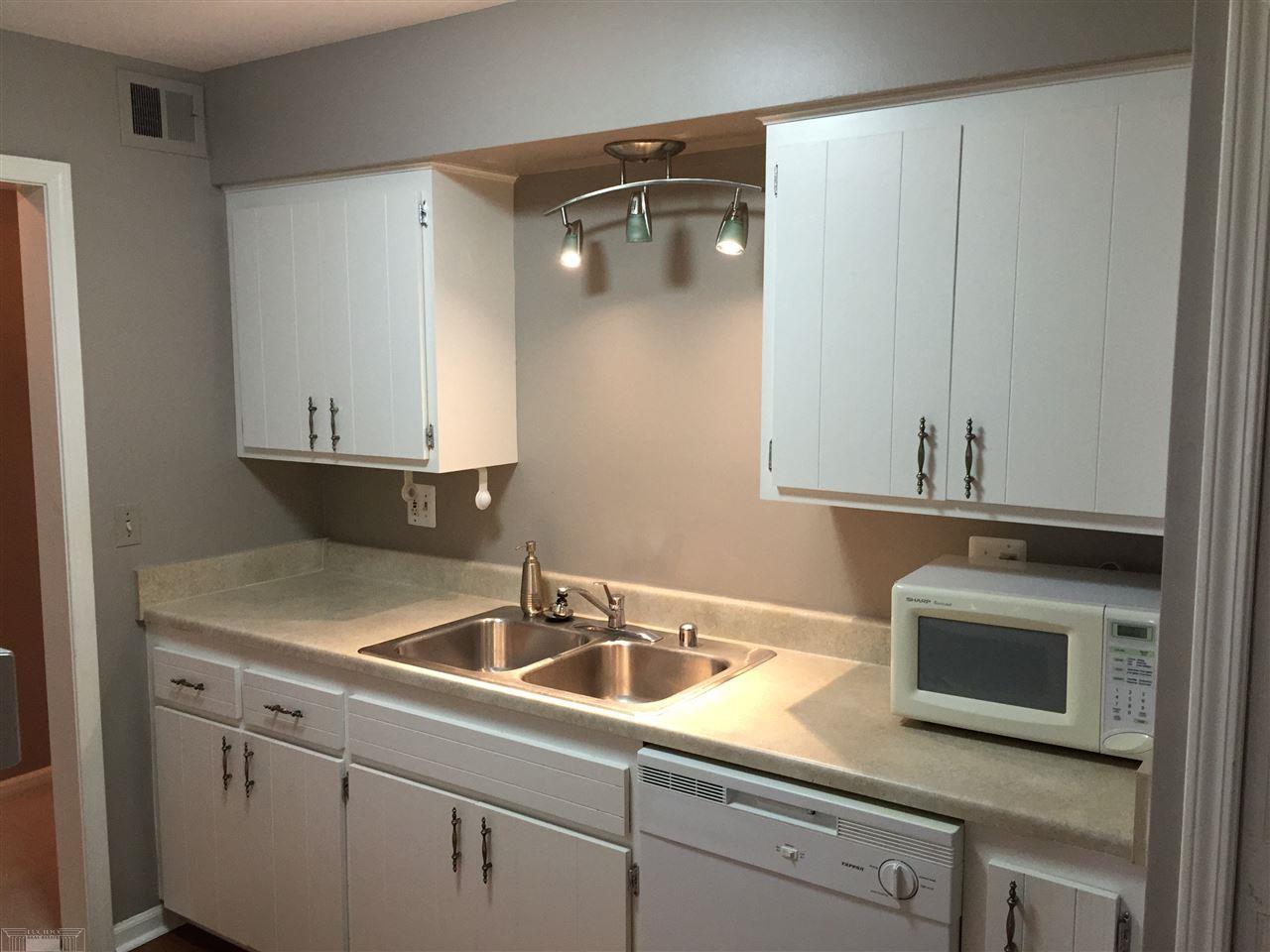 1750 Vernier Road, Unit 28 Grosse Pointe, MI 48236 - Photo 8 of 19 Kitchen