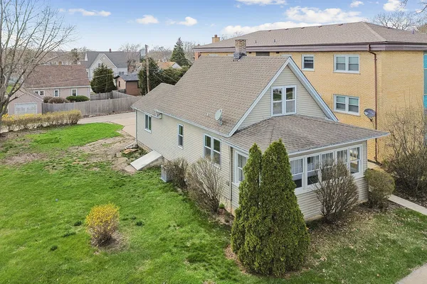 $2,400 | 906 State Street, Lemont, IL 60439